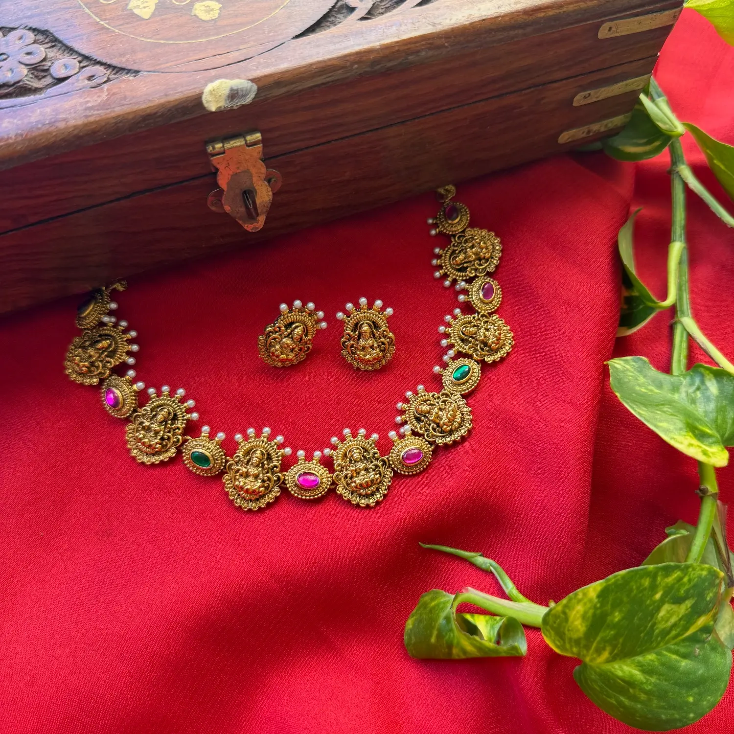 Gold Replica Antique Temple Seated Goddess Lakshmi Medallion Necklace Set – Pearl Crest Trim, Alternating Ruby & Emerald Kemp Stones & Matching Lakshmi Studs