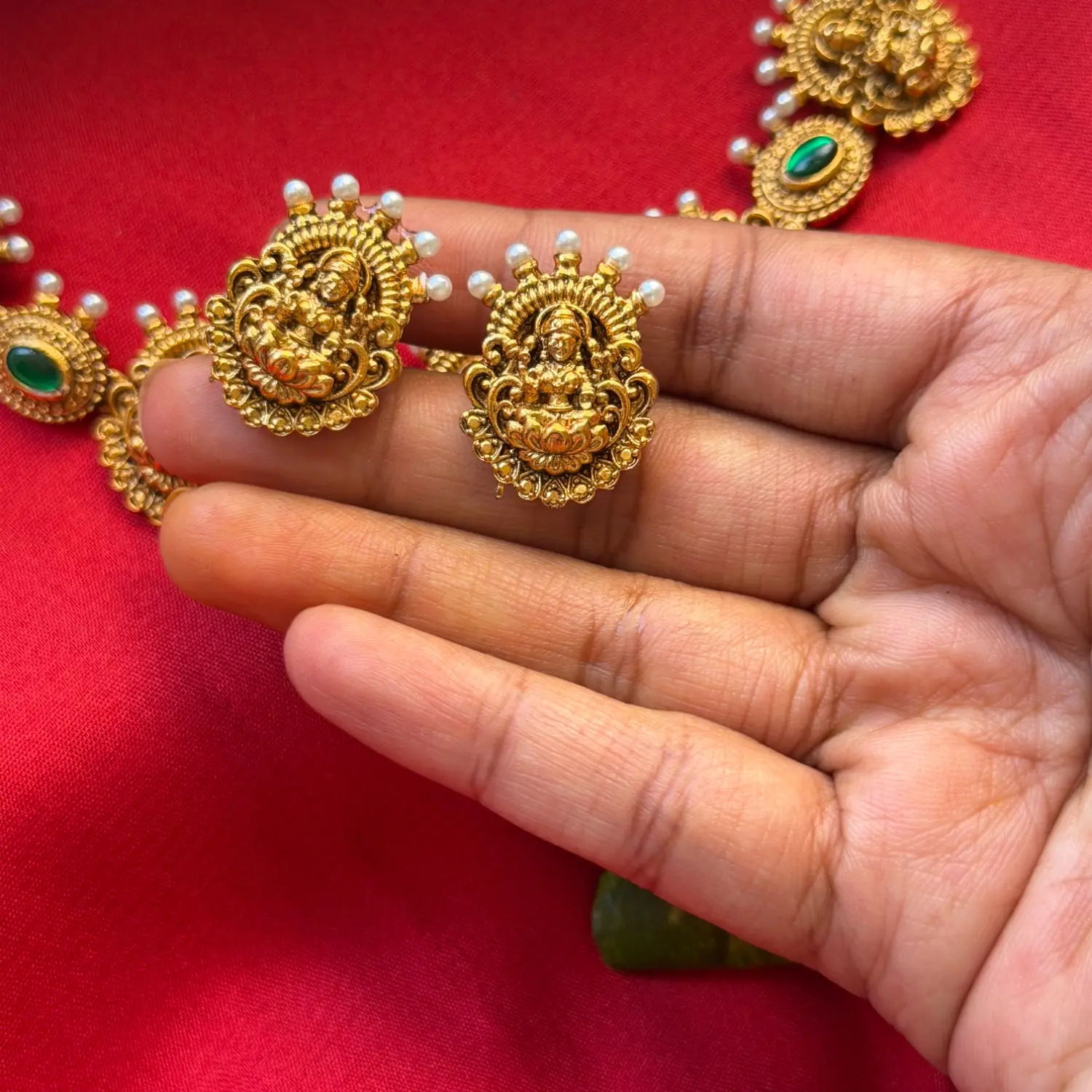 Gold Replica Antique Temple Seated Goddess Lakshmi Medallion Necklace Set – Pearl Crest Trim, Alternating Ruby & Emerald Kemp Stones & Matching Lakshmi Studs