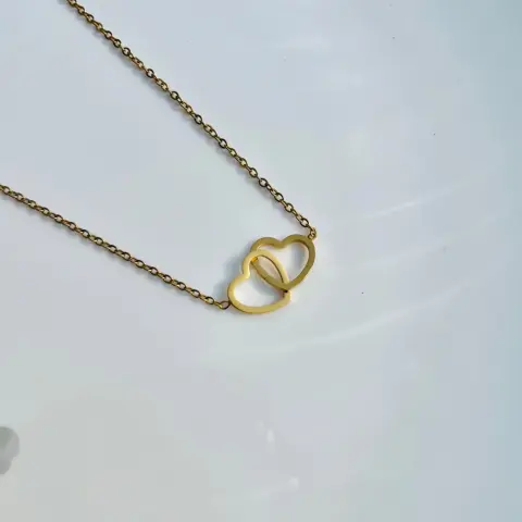 Interlinked heart neck chain
