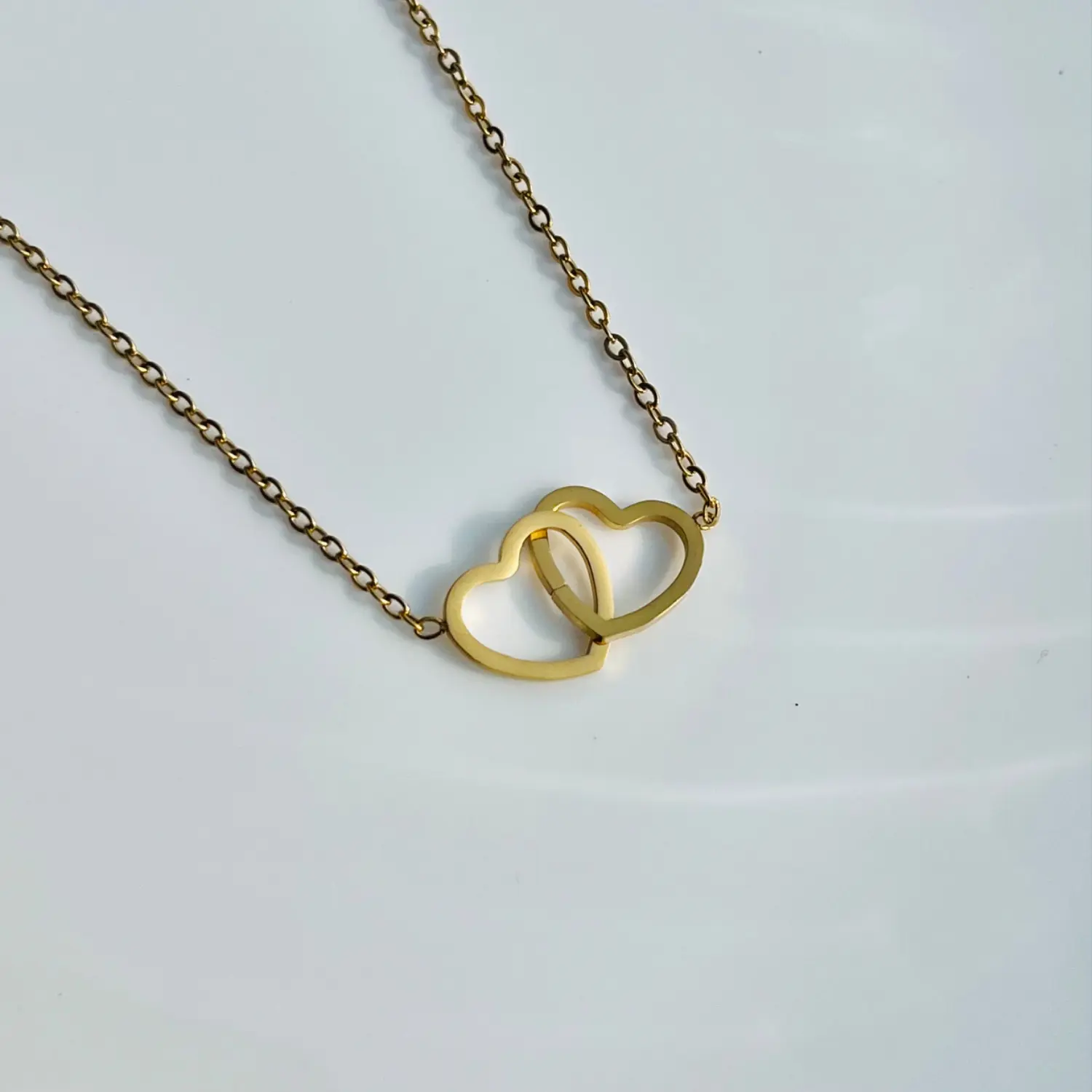 Interlinked heart neck chain