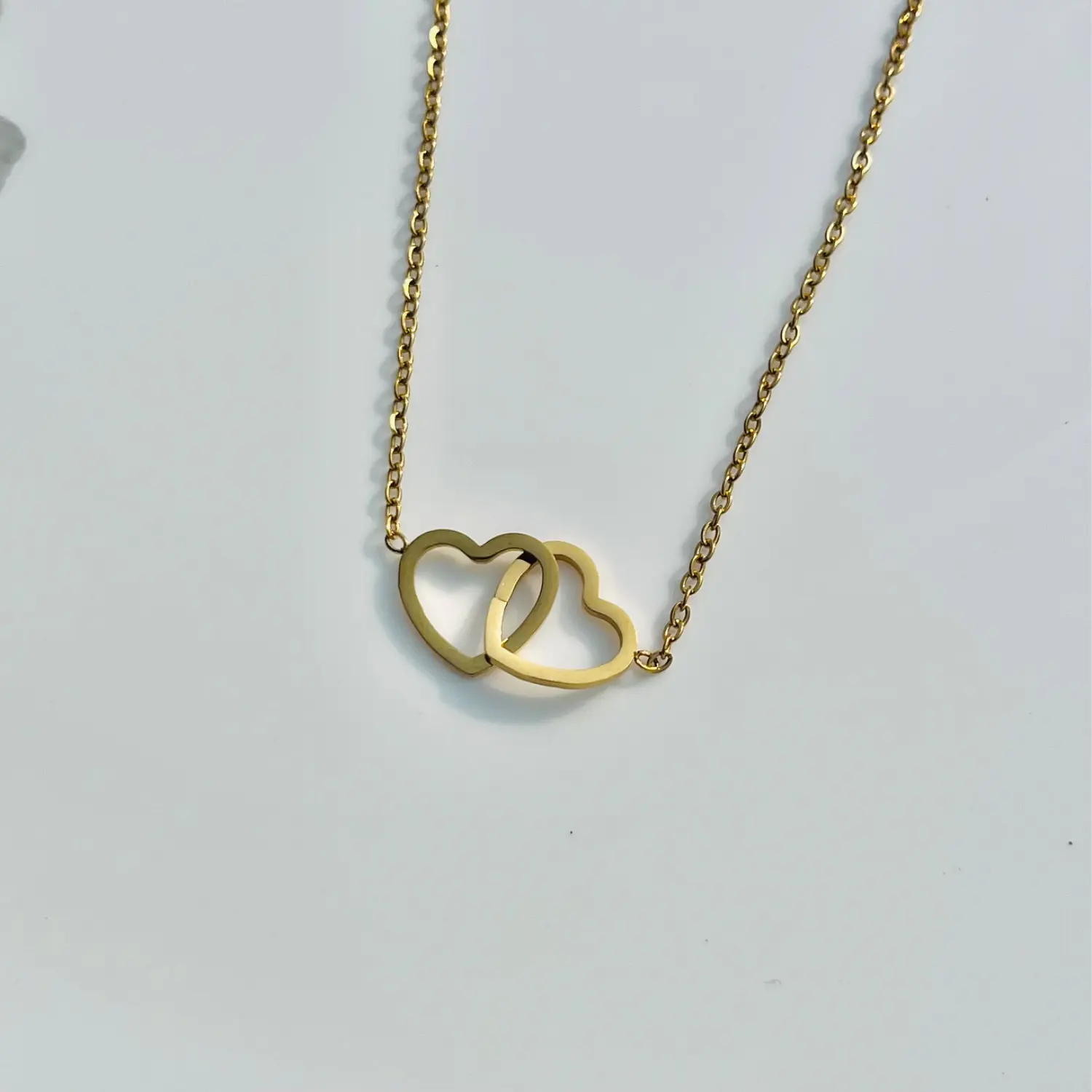 Interlinked heart neck chain