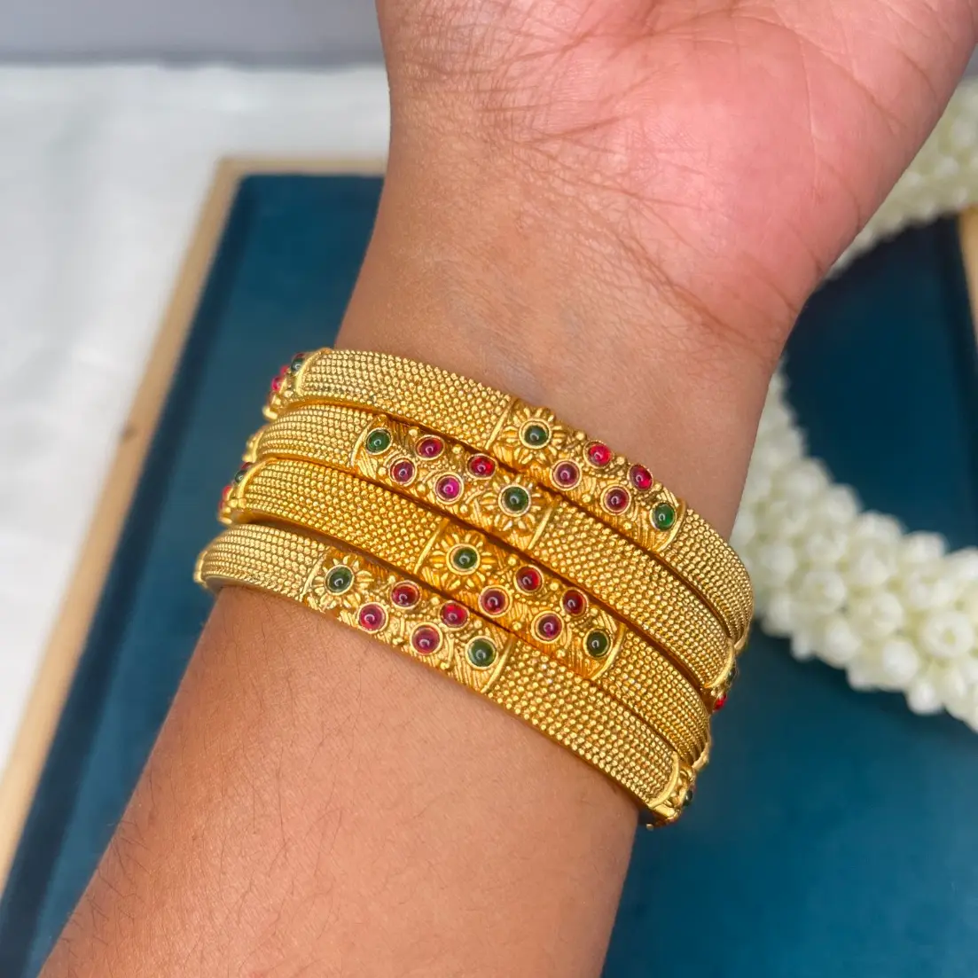 Ananya Heritage Antique Gold Set of 4 Textured Kemp Cluster Bangles SJB014-28