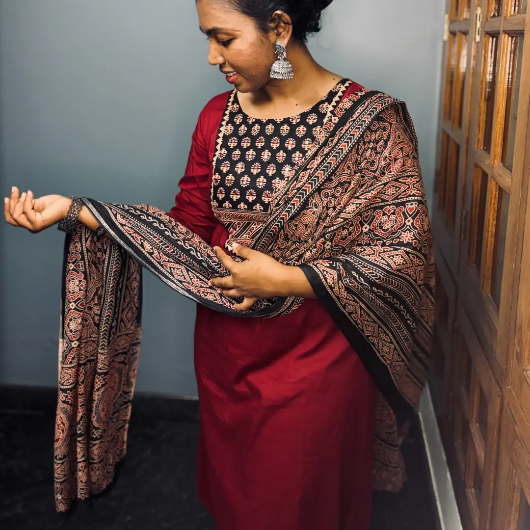 Ruby Noir Kurta Set - H001