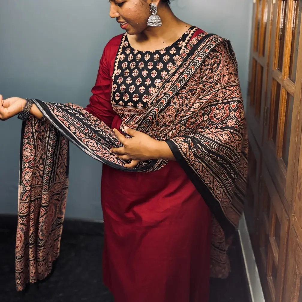Ruby Noir Kurta Set - H001