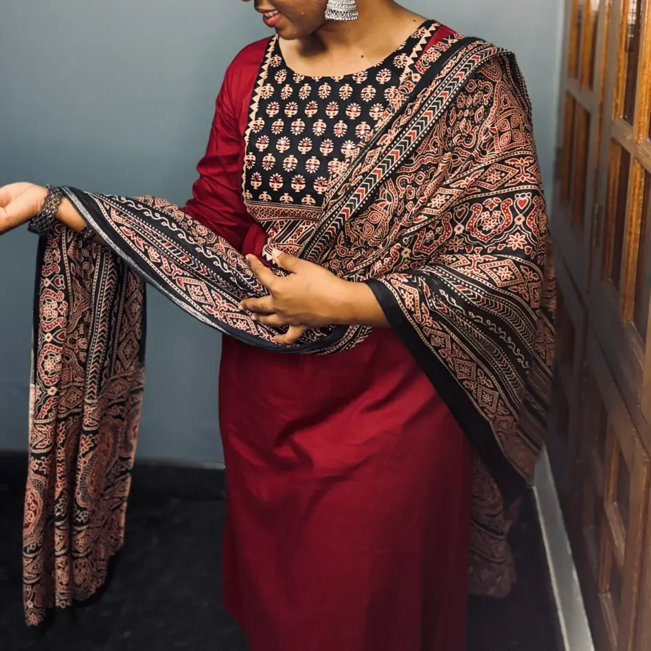 Ruby Noir Kurta Set - H001