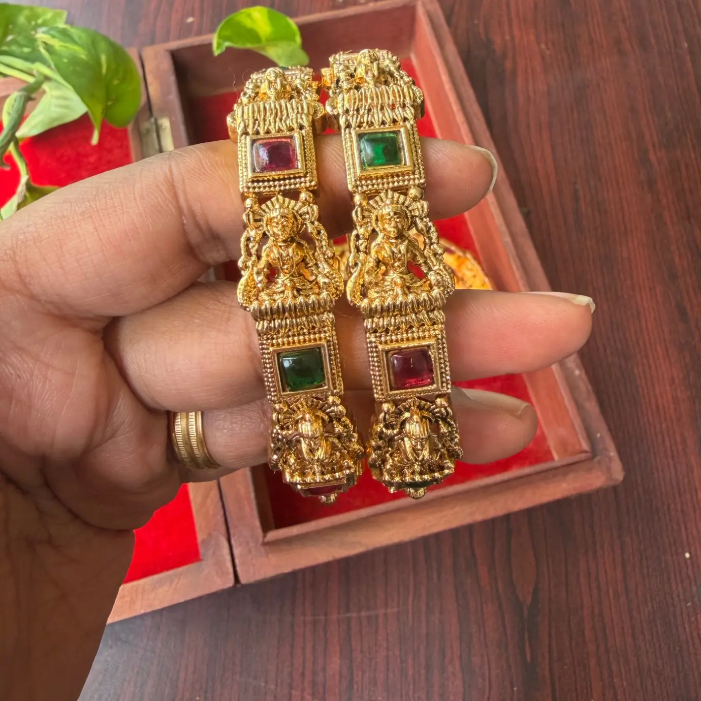 Lakshmi Kundan Bangles