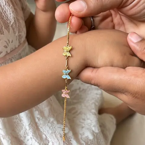 BRACELET