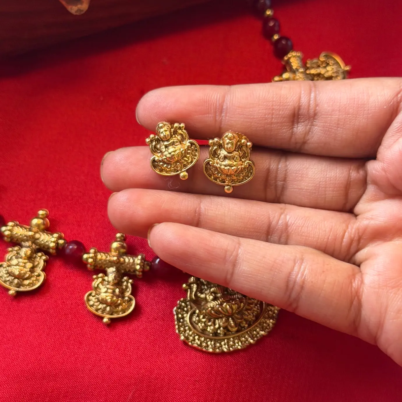 Temple Lakshmi Pendant Neckpiece with Emerald Green / Ruby Red Agate Bead Chain, Barrel Tube Links, & Seated Lakshmi Stud Earrings